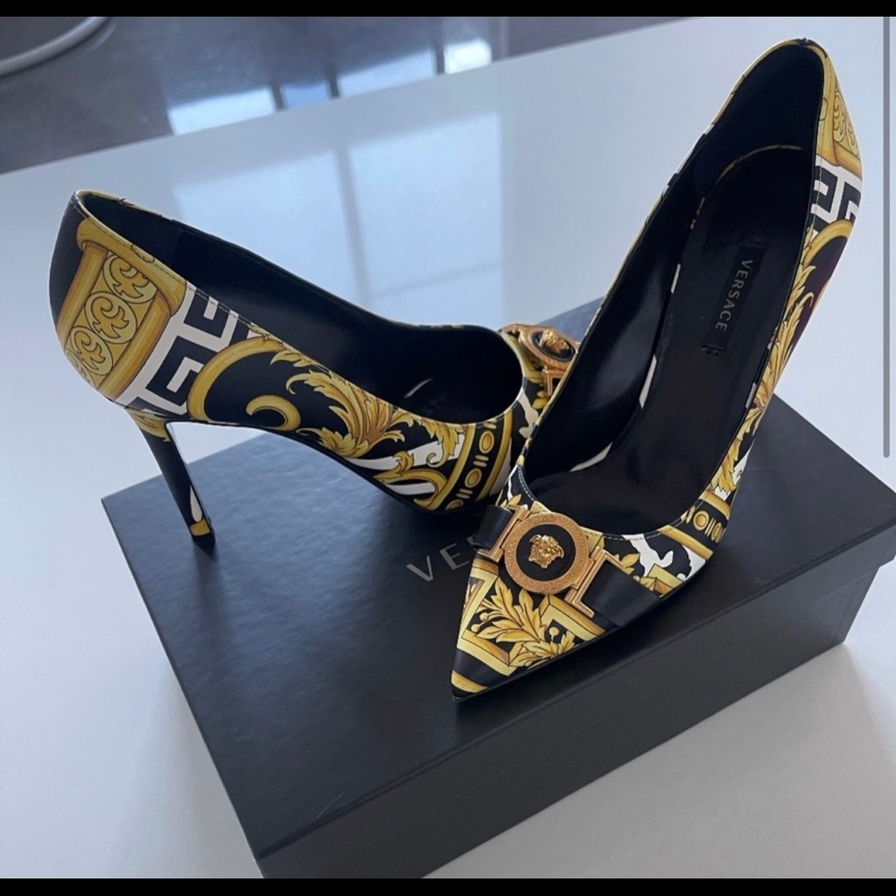 Authentic Versace heels size 36.5 - Picture 1 of 4